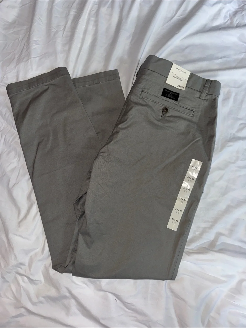 Banana Republic Men’s Chino Pants — Lived-in Athletic Fit Bay Leaf Color - 32x32
